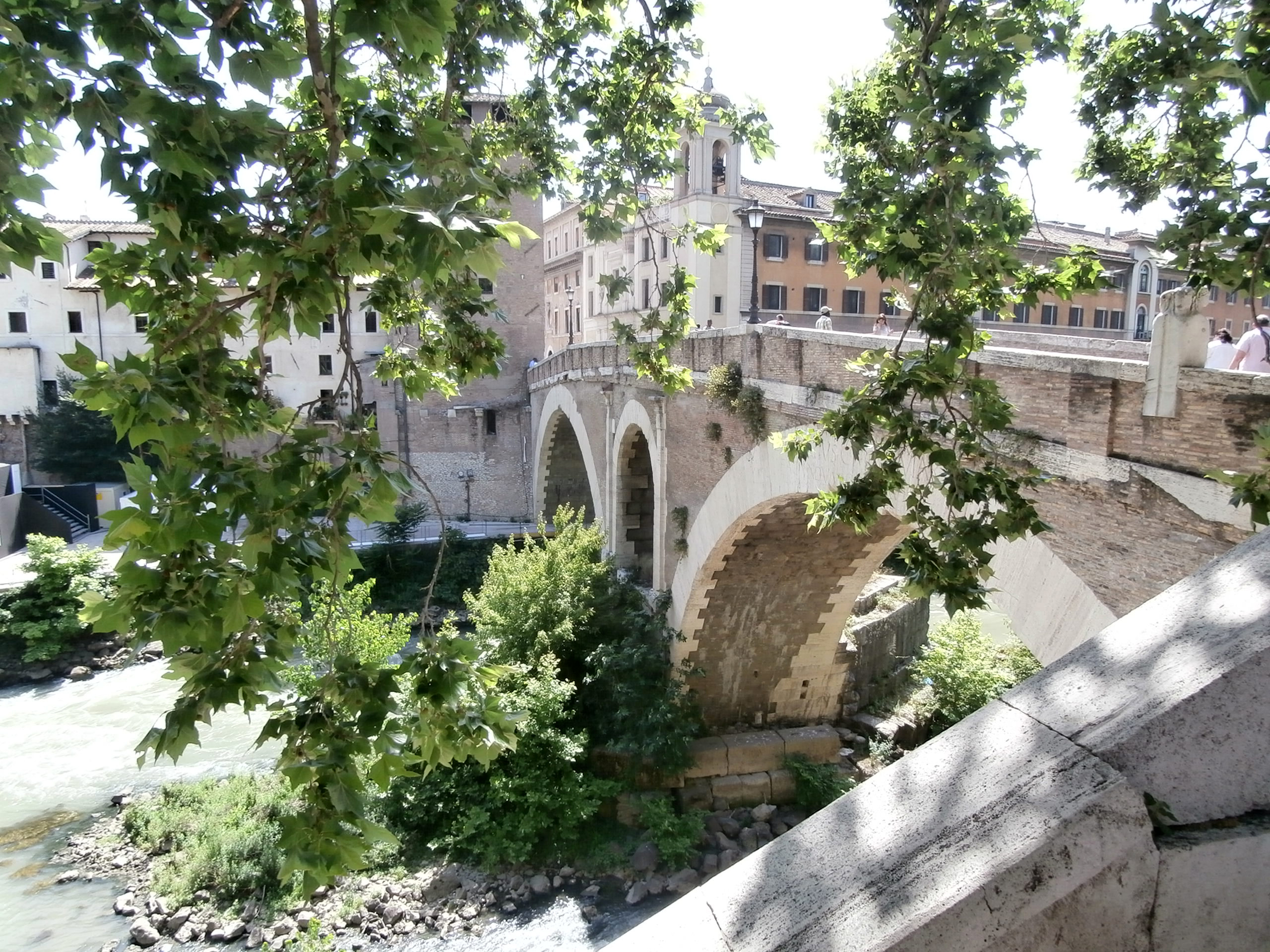 Ponte Fabricio, oldest bridge in Rome - Planters Place