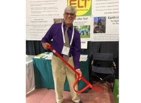 The EarthLifter tool being demonstrated by inventor Neil Bevilacqua.